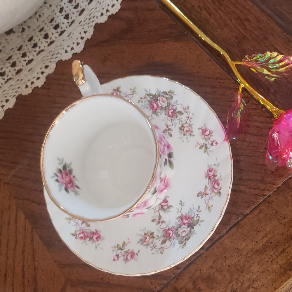 Queens Fine Bone China  2 piece set cup & saucer - Picture 2 of 4
